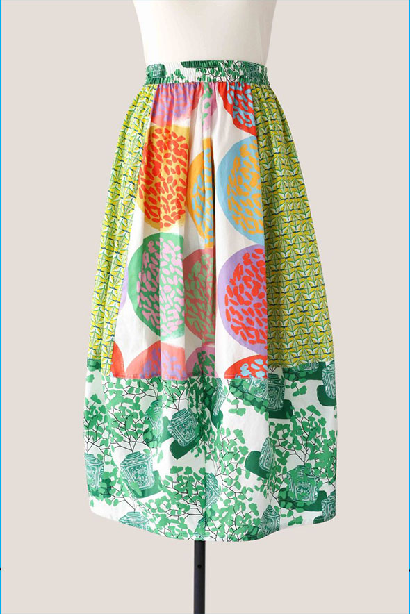 atelier-2 The skirt that thinks it is a painting.