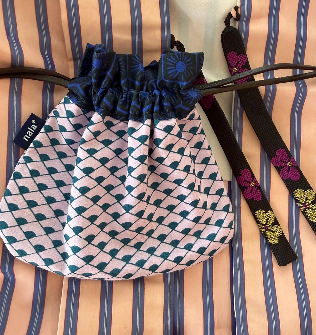 coin purse 4 The skirt that thinks it is a painting.