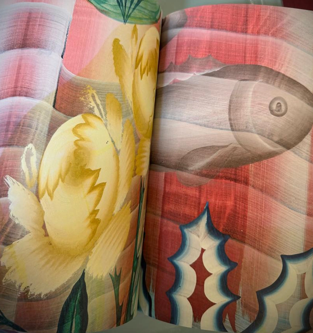 wallpaper 2 The skirt that thinks it is a painting.