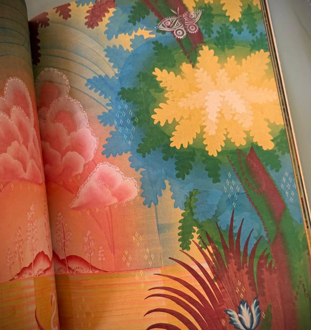 wallpaper 5 The skirt that thinks it is a painting.